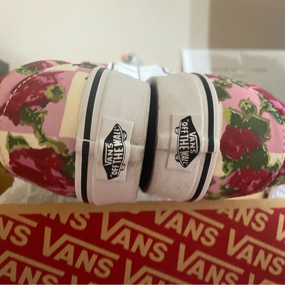 NWT Vans Romantic Floral Slip Ons Men sz 8.5/Women sz 10 with box. - Picture 13 of 14